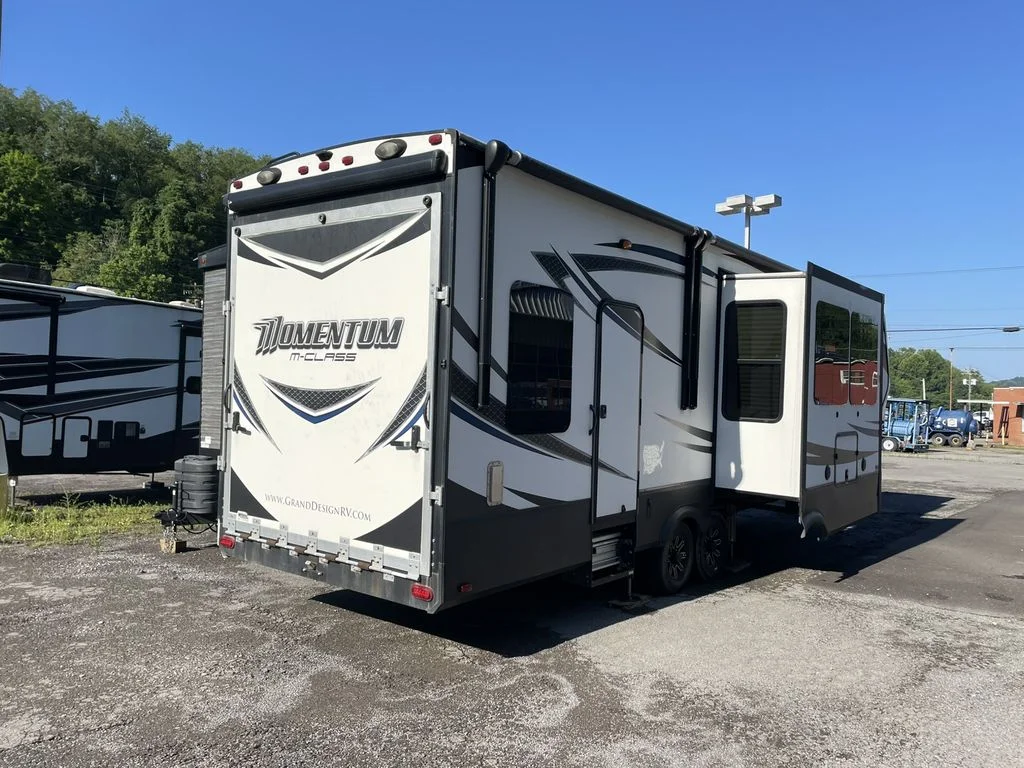 Used 2016  Grand Design Toy Hauler image 6