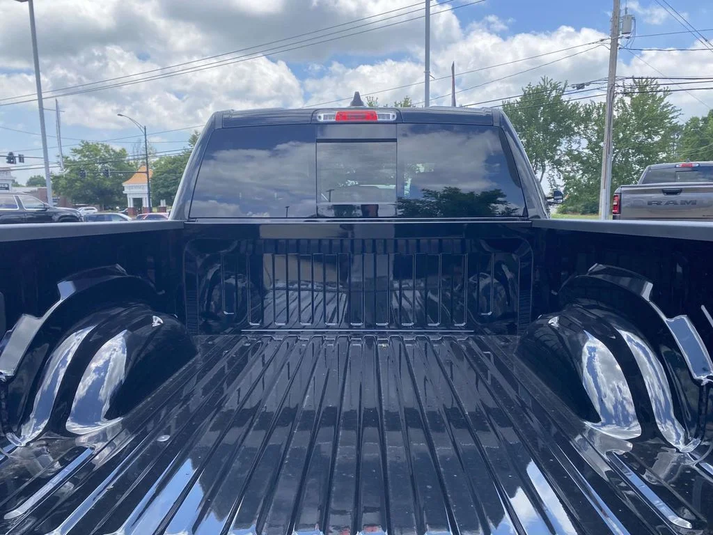 New 2026 Diamond Black Crystal Pearl-Coat Exterior Paint RAM Big Horn/Lone Star image 9