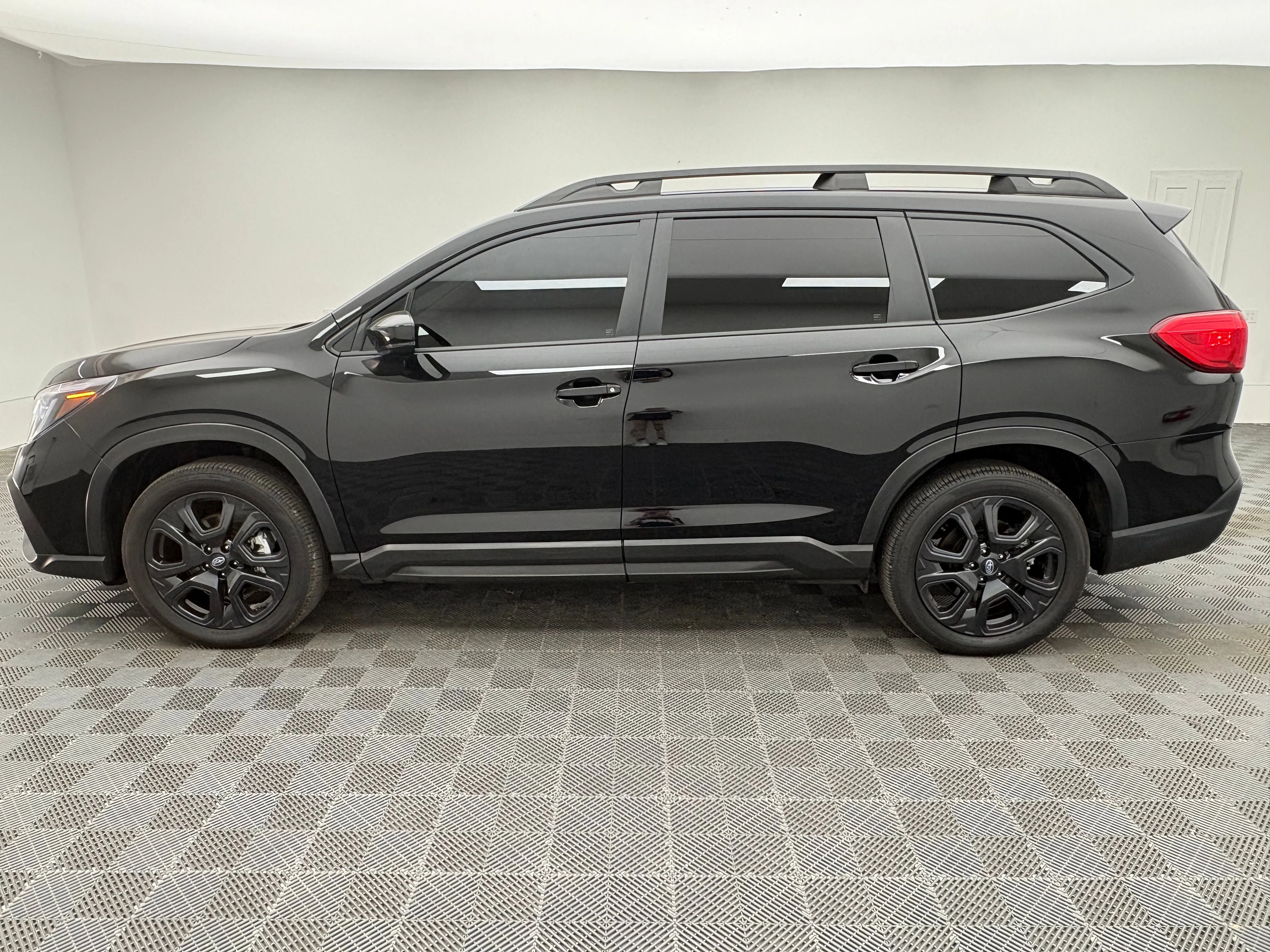 Used 2025 Crystal Black Silica Subaru Onyx Edition image 13