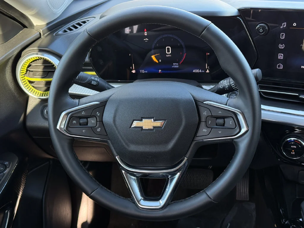 Used 2026 Summit White Chevrolet LT image 22