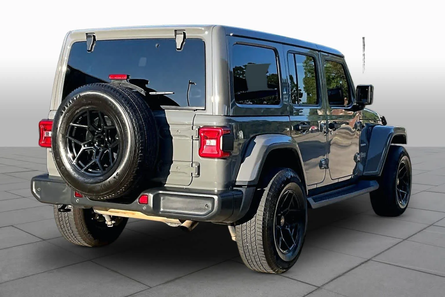 Used 2020 Sting-Gray Clearcoat Jeep Sahara image 13