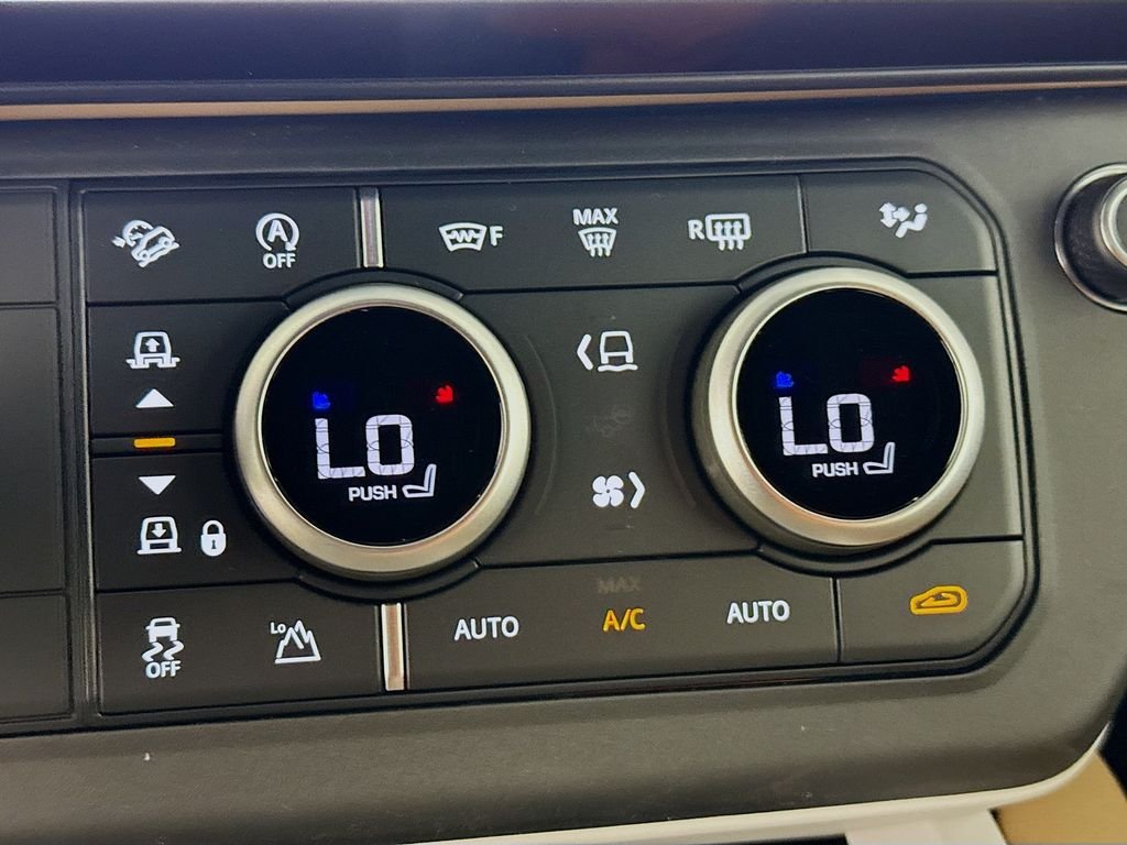 New 2026 Carpathian Grey Land Rover X-Dynamic SE image 15
