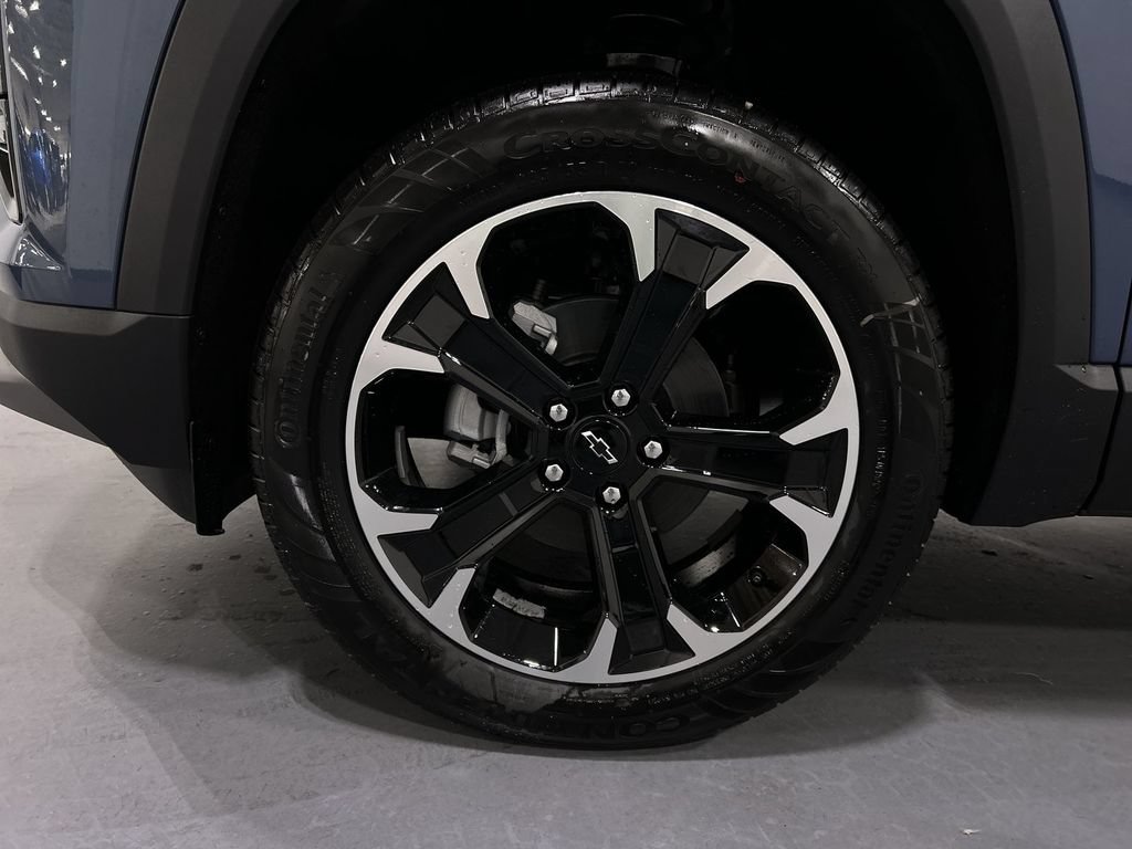 2027 Chevrolet Equinox LT - Photo 18