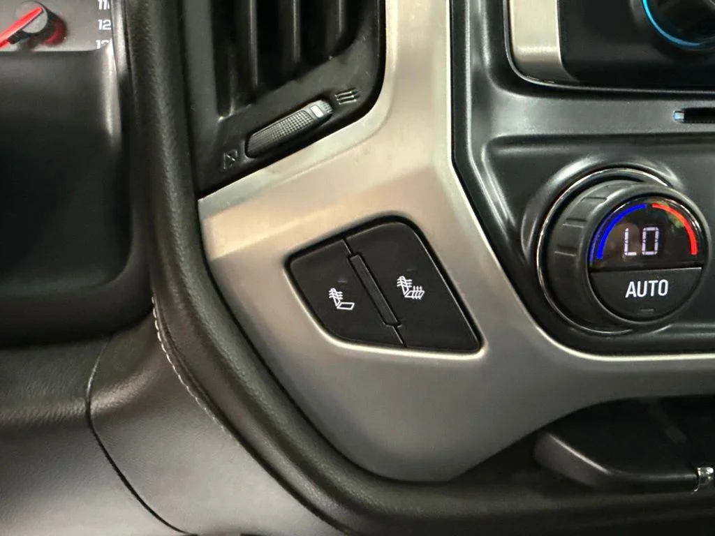 Used 2019 White GMC SLE image 32