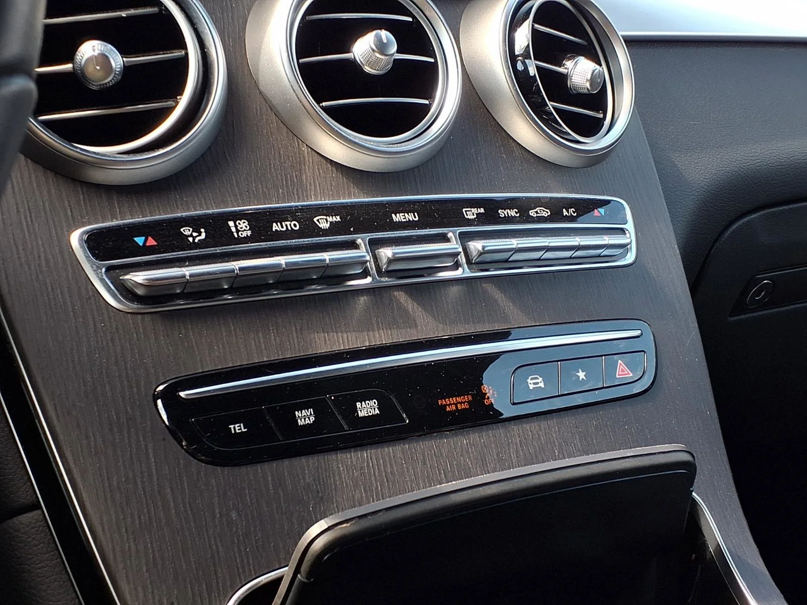 Used 2023 Black Mercedes-Benz GLC 300 image 10