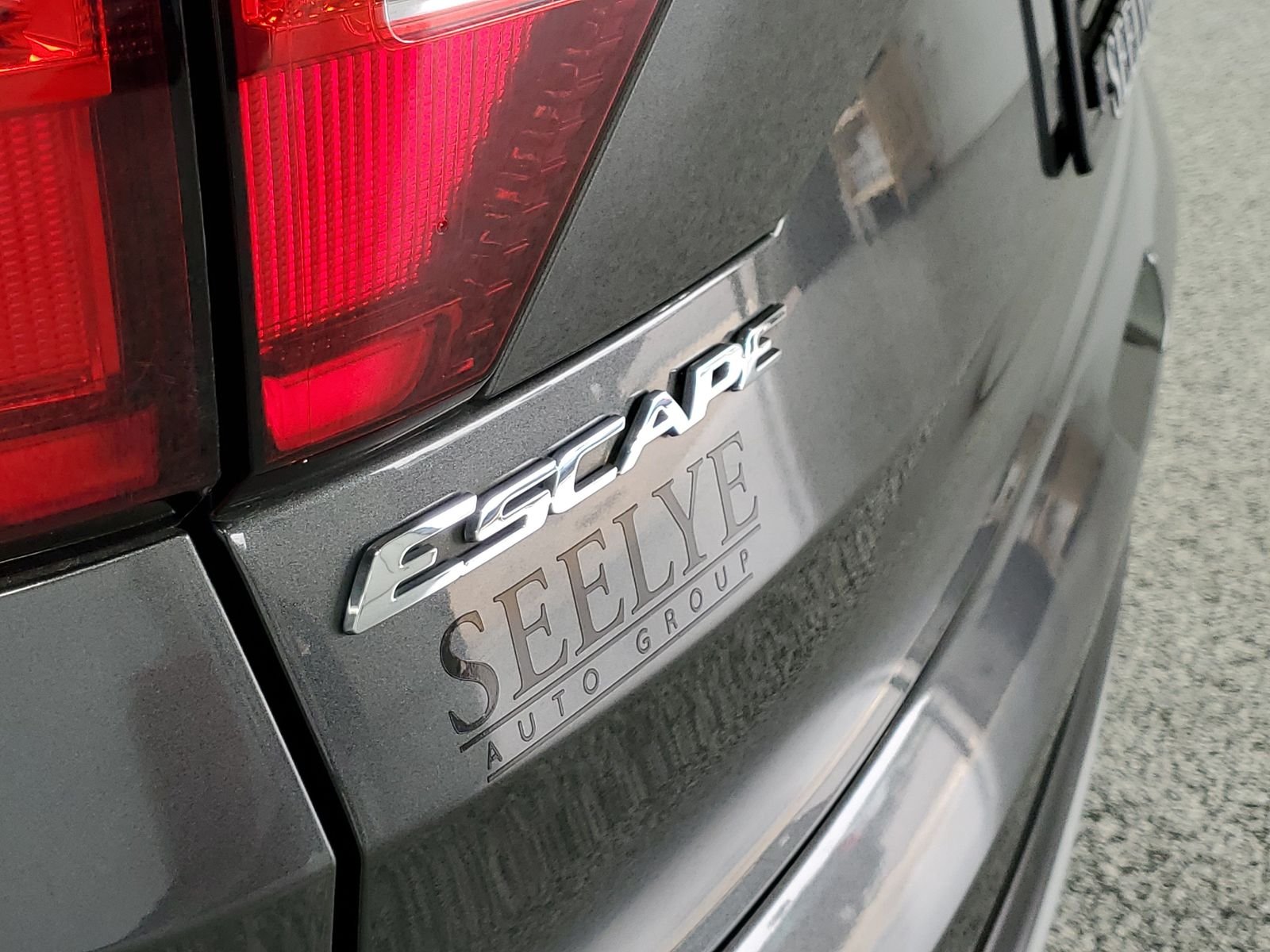 Used 2019 Gray Ford SEL image 31