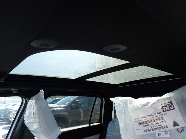 New 2026 Bright White Clear-Coat Exterior Paint Jeep Limited image 18