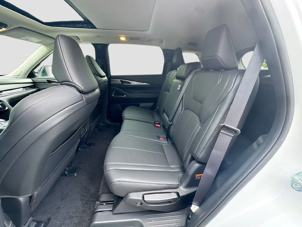 New 2027 RADIANT WHITE INFINITI Luxe FWD image 26