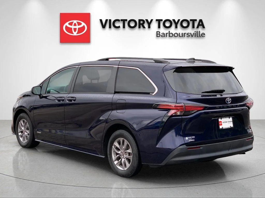 Used 2021  Toyota LE image 3