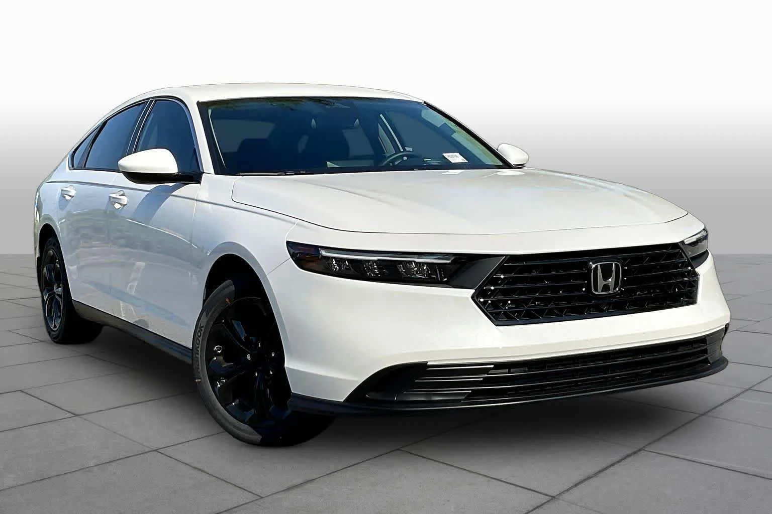 New 2026 Platinum White Pearl Honda LX image 2