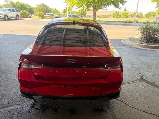 Used 2021 Red Hyundai SE image 10