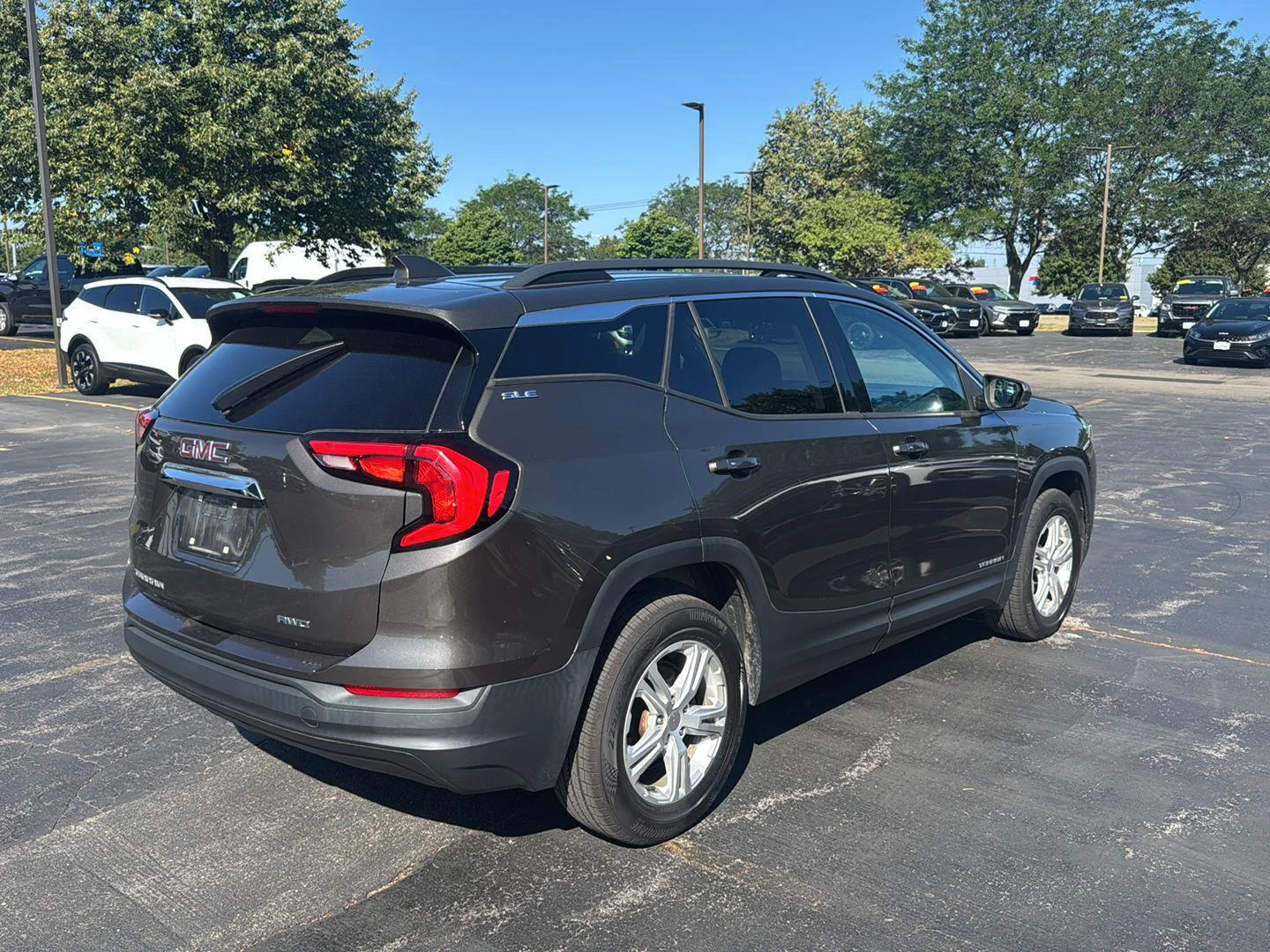 Used 2020 Smokey Quartz Metallic GMC SLE image 7