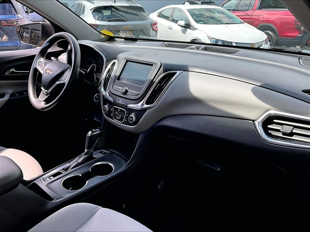 Used 2018 Beige Chevrolet LS image 21