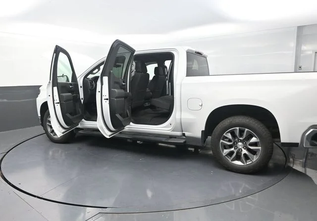 Used 2022 White Chevrolet LT image 43