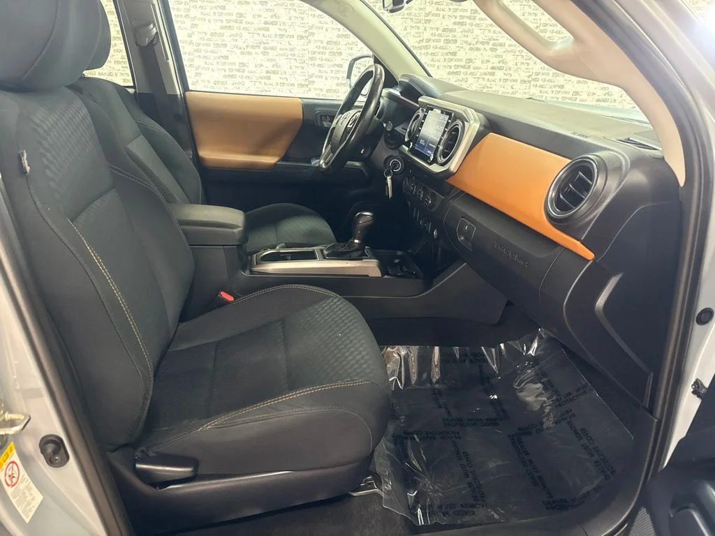 Used 2020 Cement Toyota SR5 image 11