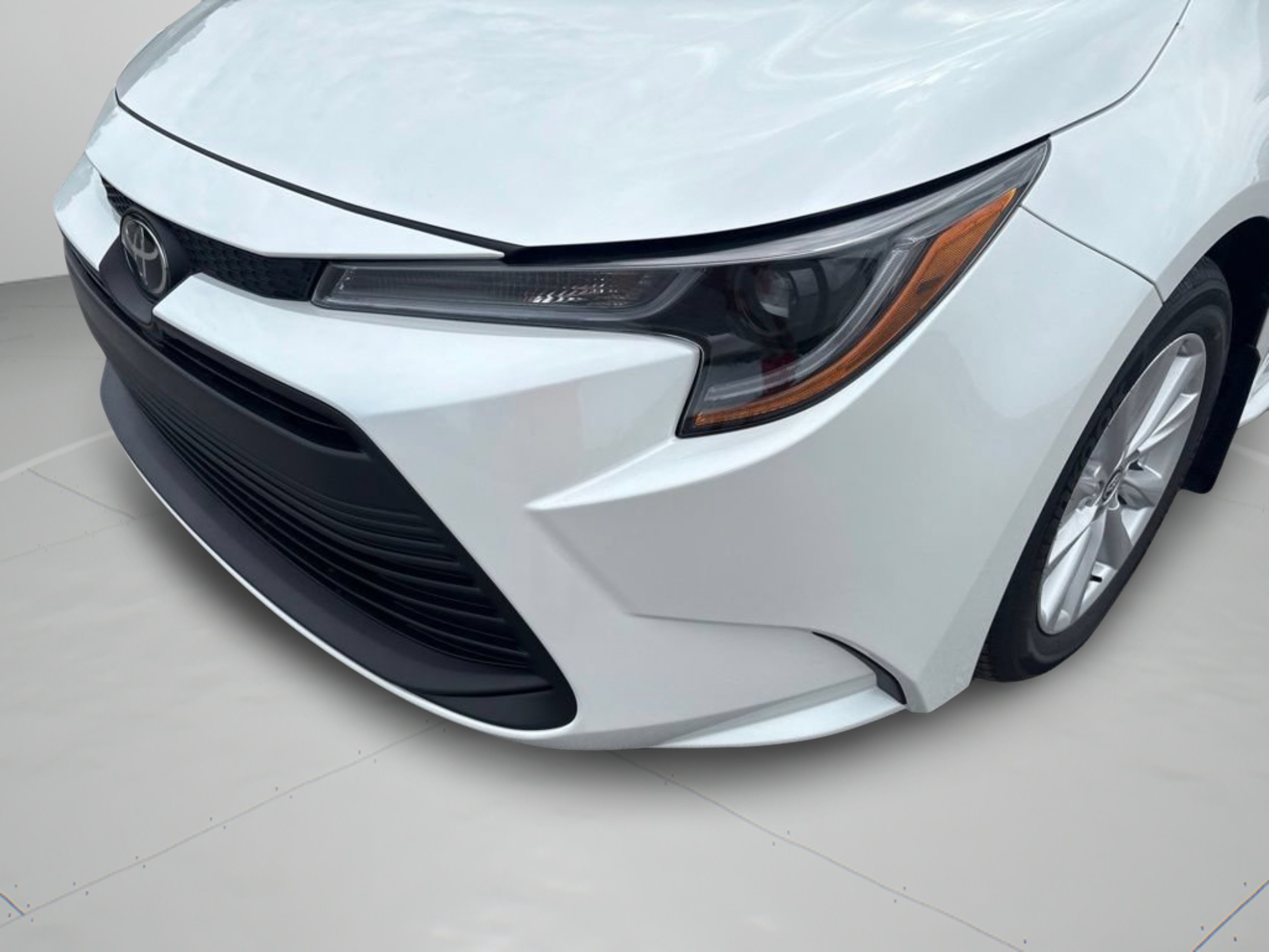New 2026 Wind Chill Pearl Toyota LE image 30