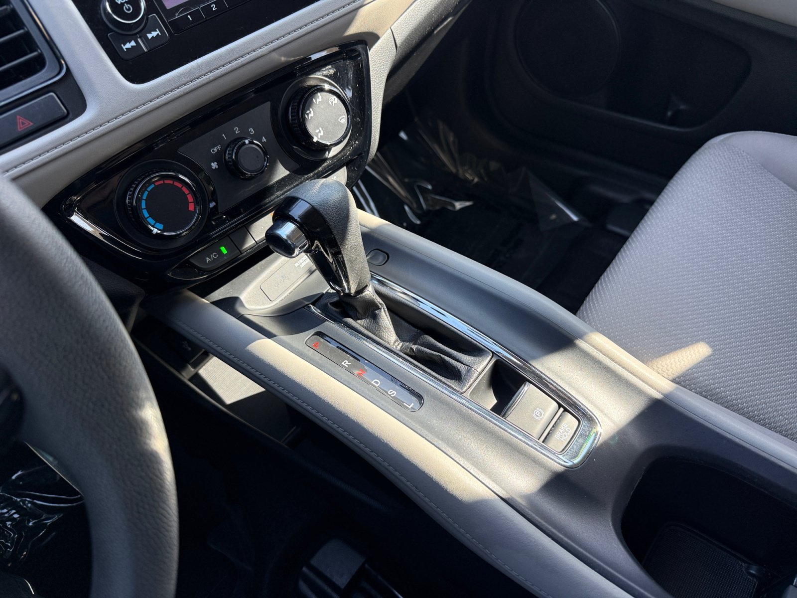 Used 2018 Lunar Silver Metallic Honda LX image 13