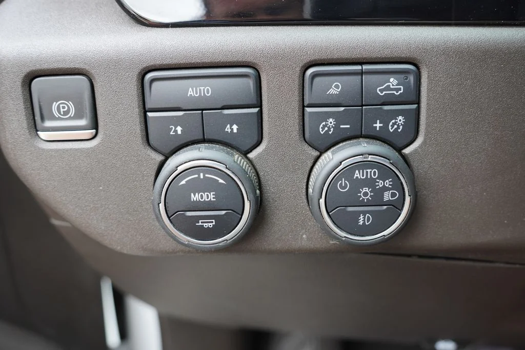 Used 2023 Iridescent Pearl Tricoat Chevrolet LTZ image 26