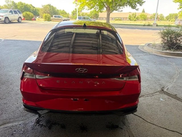 Used 2021 Red Hyundai SE image 10