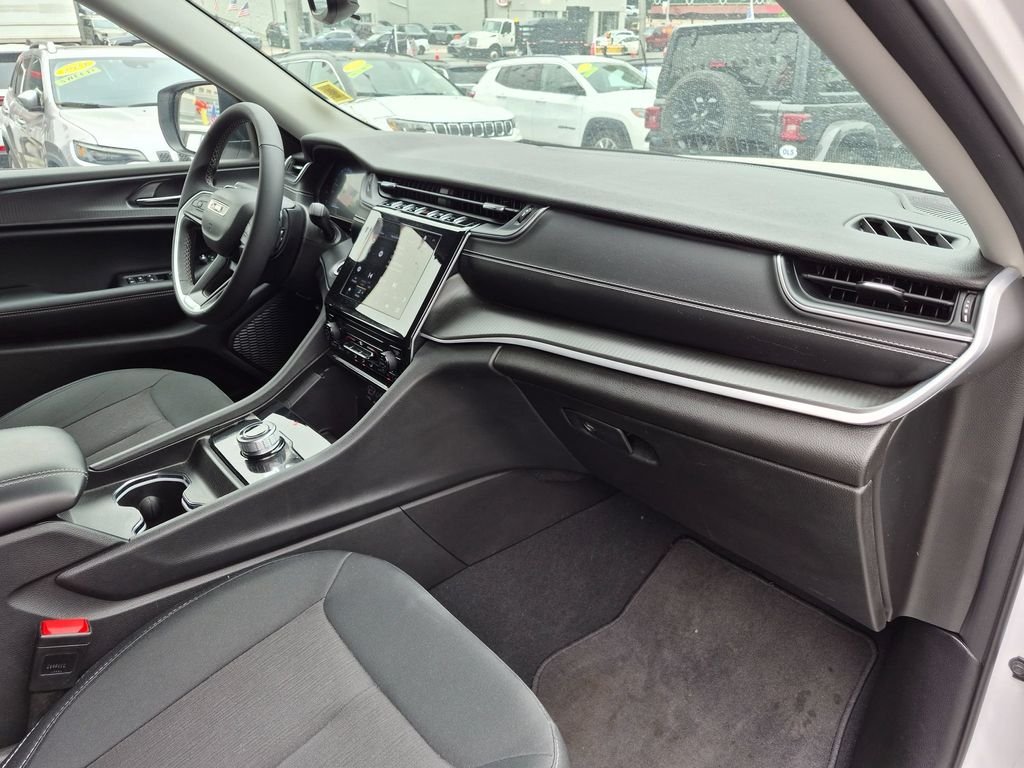 Used 2024 White Jeep Laredo image 23