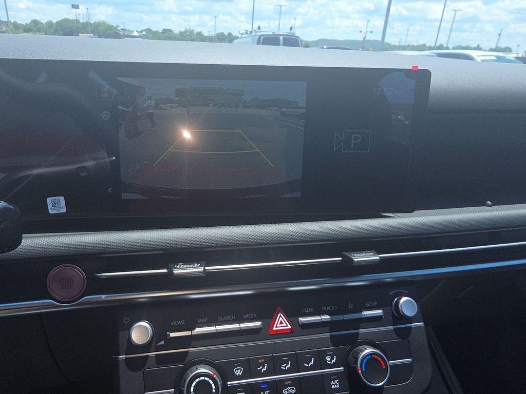 New 2026 Black Hyundai SE FWD image 17