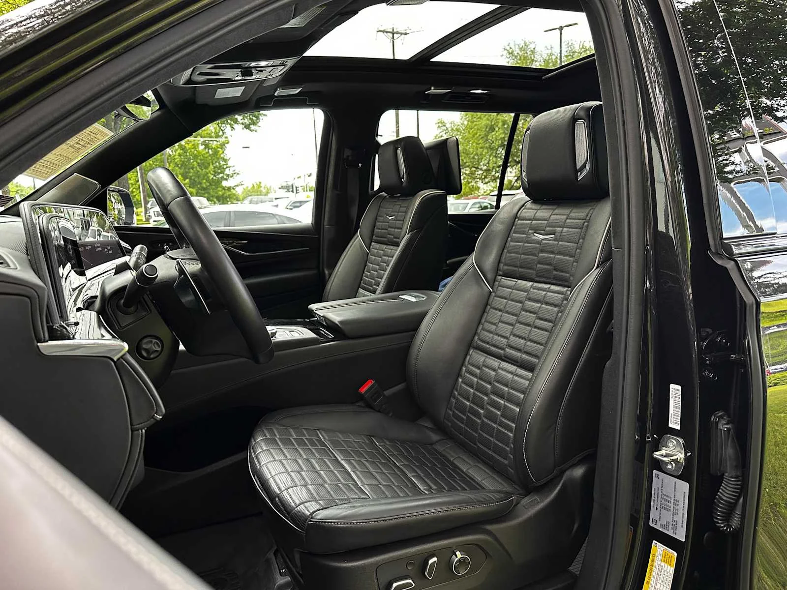 Used 2024 Black Diamond Tricoat Cadillac V-Series image 9