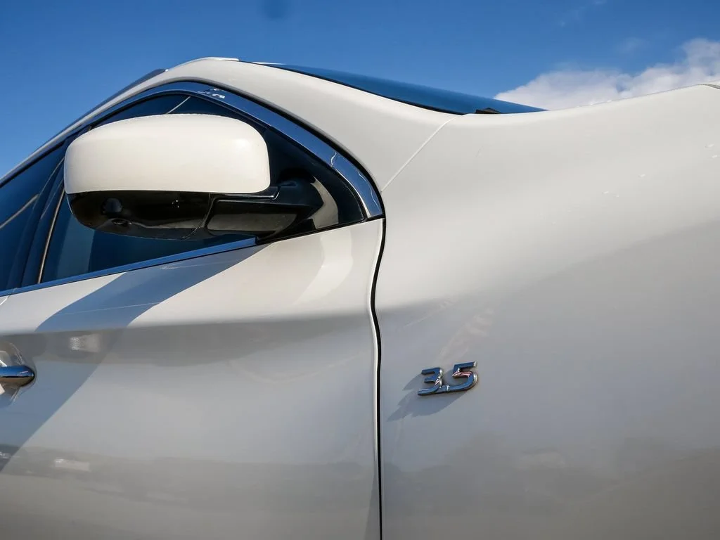 Used 2015 White INFINITI NA image 10