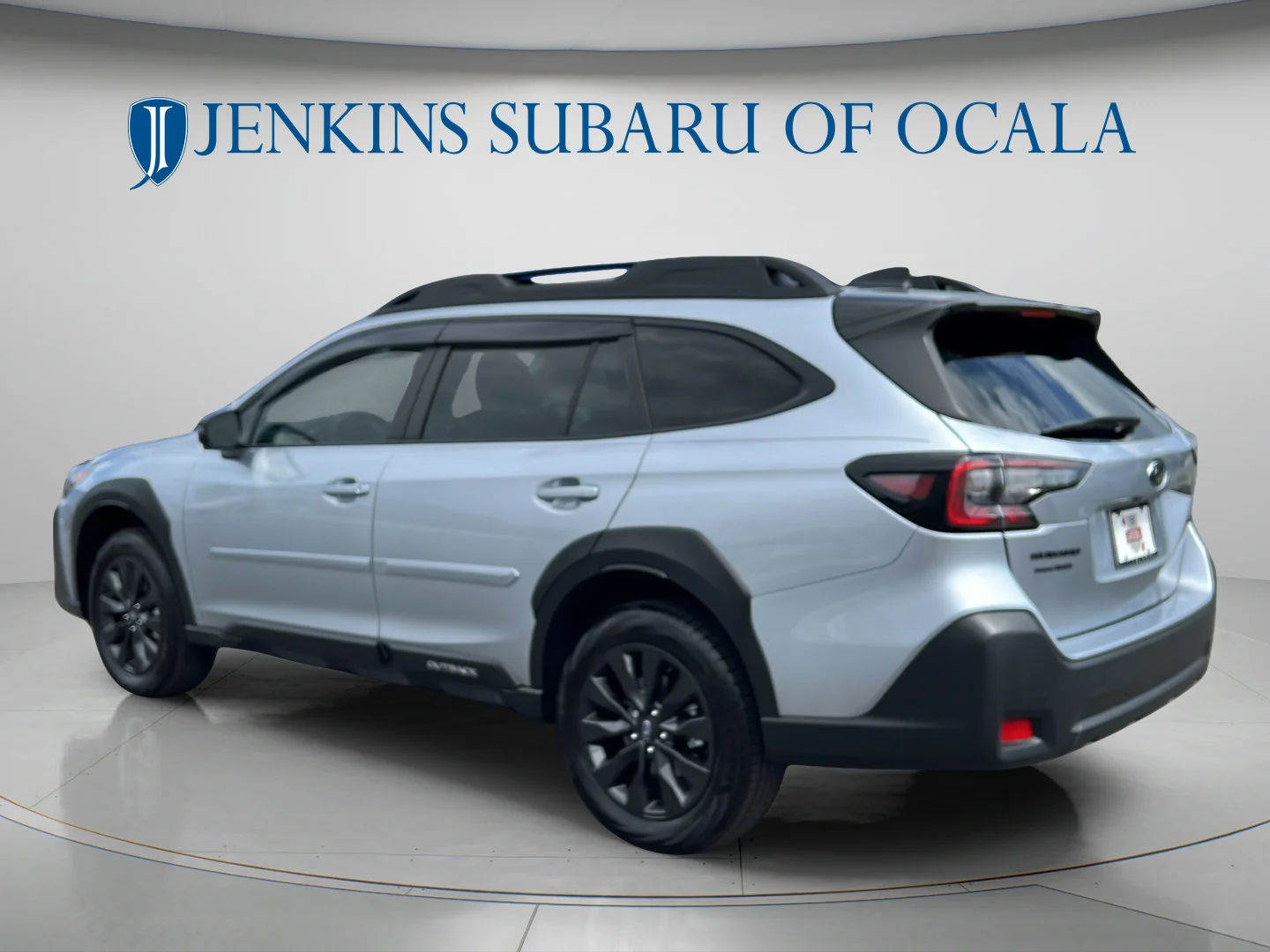 Used 2025 Ice Silver Metallic Subaru Onyx Edition image 5