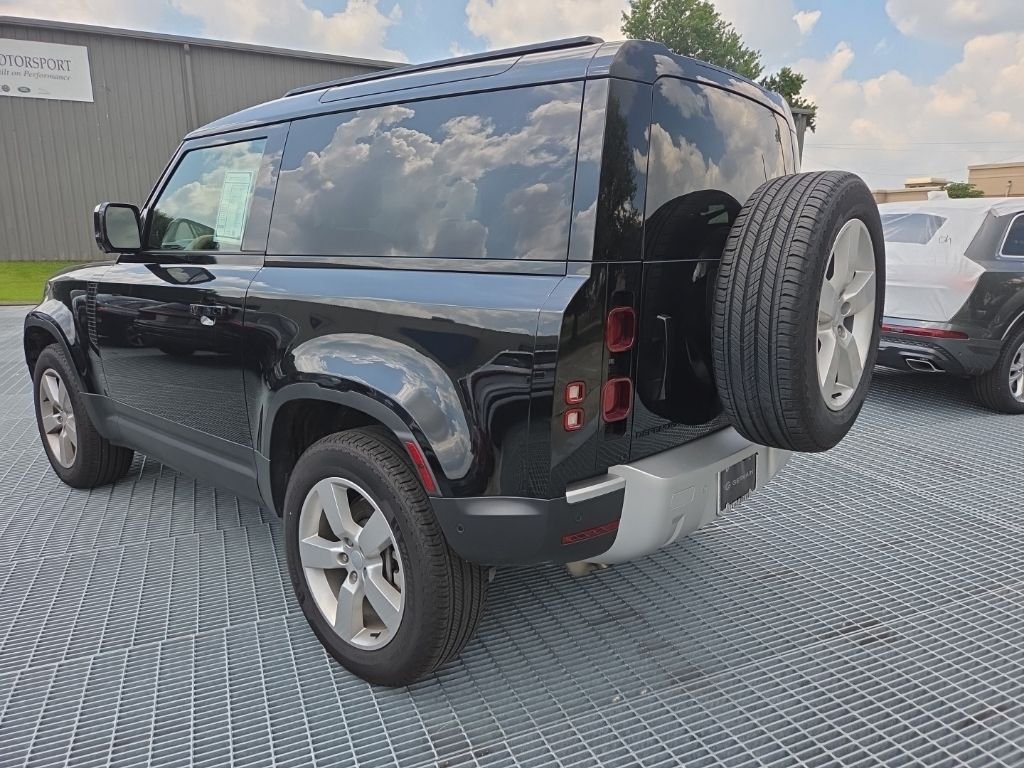 Used 2025 Santorini Black Metallic Land Rover S image 3