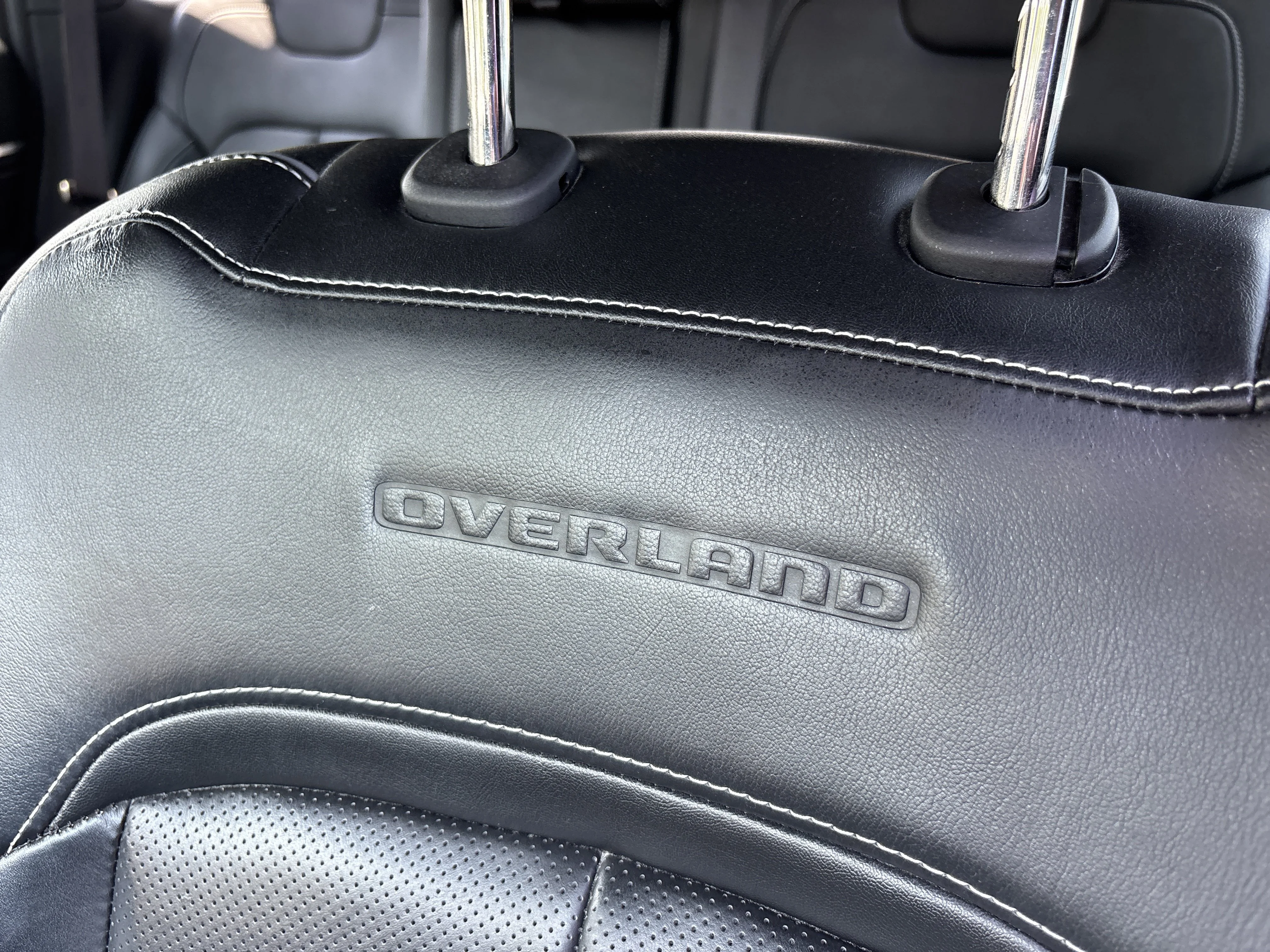 Used 2023 Diamond Black Crystal Pearlcoat Jeep Overland 4xe image 23