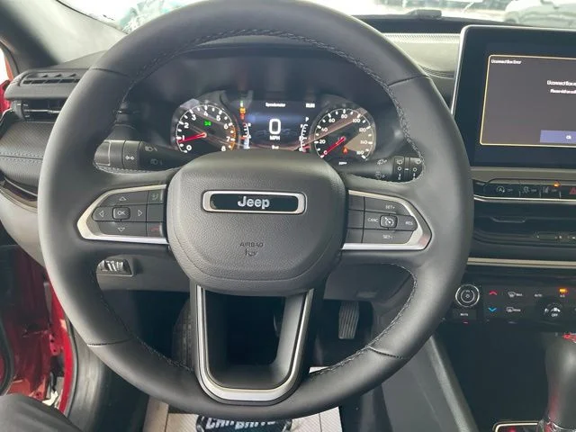 New 2026 Red Hot Pearlcoat Jeep Latitude image 15