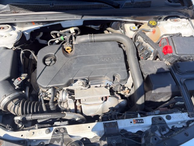 Used 2019 SUMMIT WHITE Chevrolet RS image 21