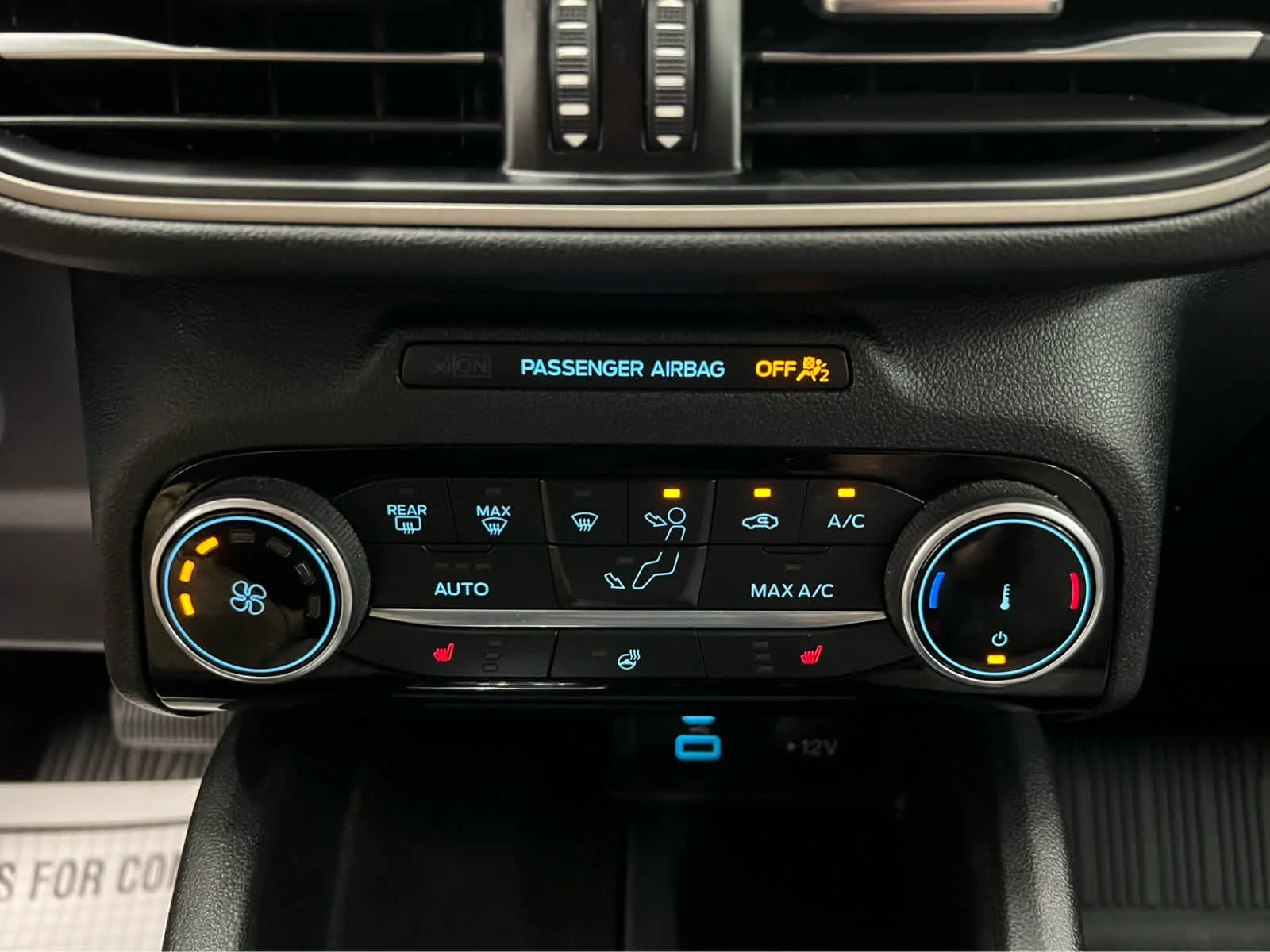 Used 2022 Stone Blue Metallic Ford SE image 26