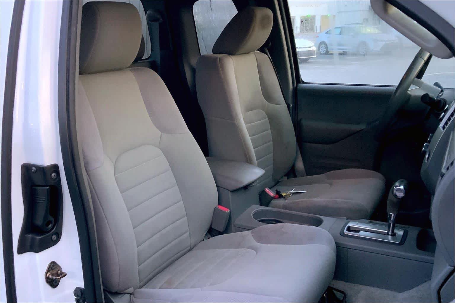 Used 2015 Glacier White Nissan S image 8