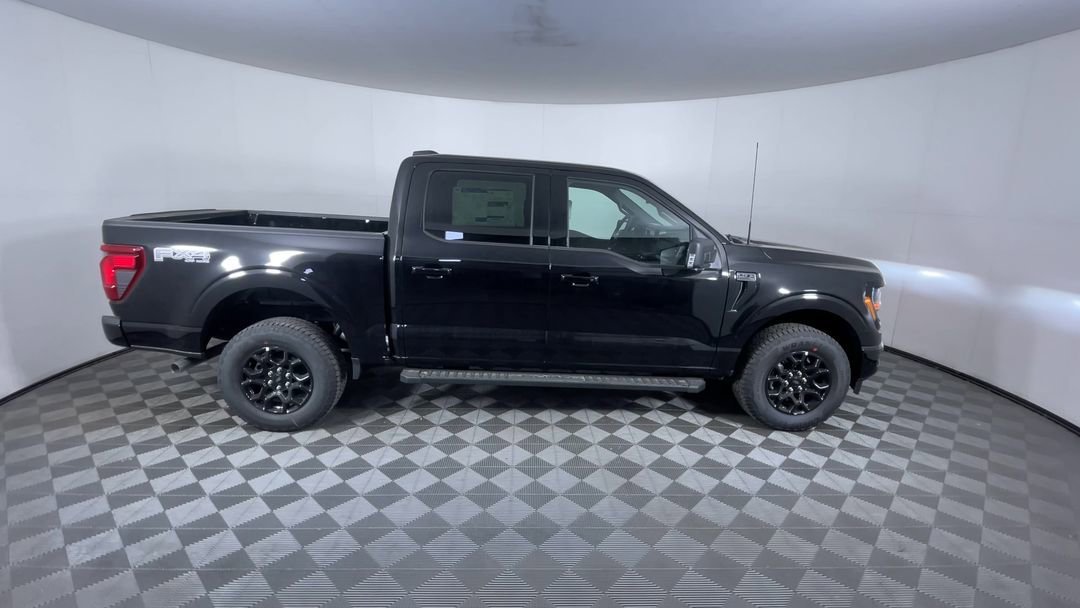 New 2026 Agate Black Metallic Ford XLT image 9