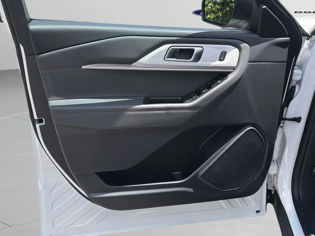 New 2026 Star White Metallic Tri-Coat Ford Active image 61