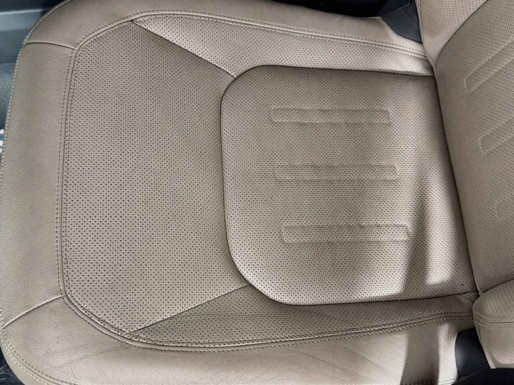 Used 2022 Black Land Rover S image 20