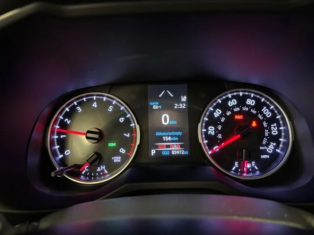 Used 2020  Toyota XLE image 17