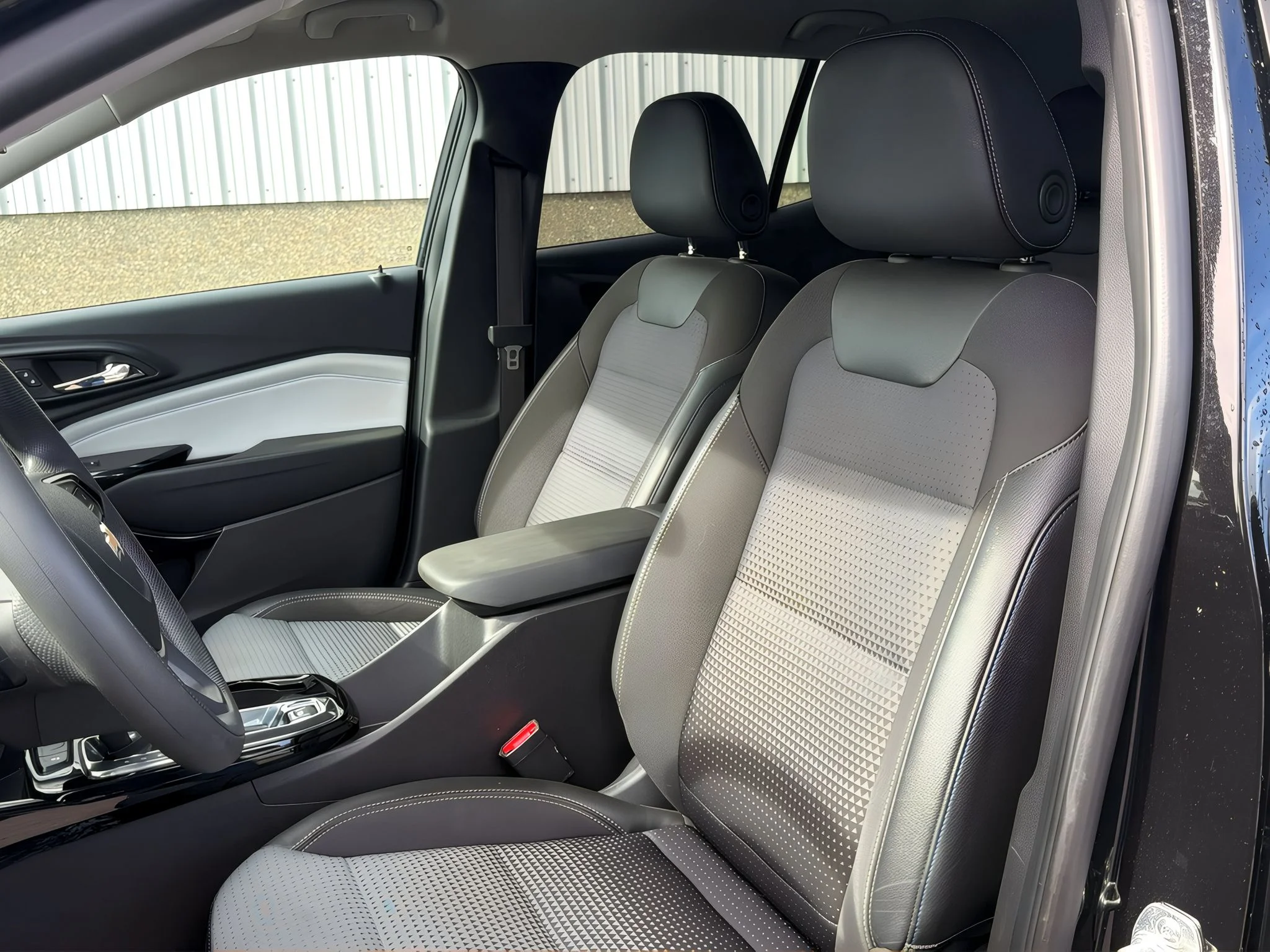 2025 Chevrolet Trax LT - Photo 15