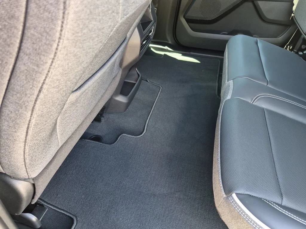 New 2026 Summit White GMC Elevation Standard Range image 33