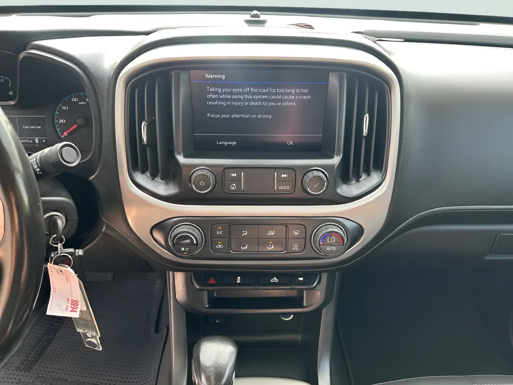 Used 2022 White GMC Elevation image 27