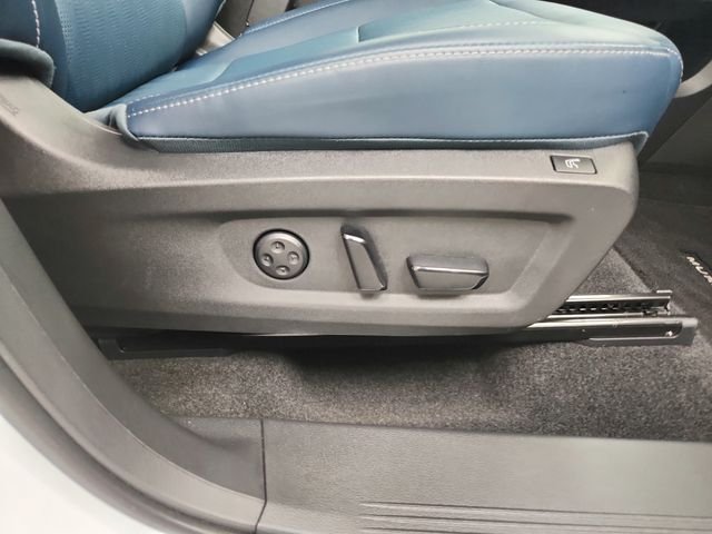 Used 2025 White Nissan Platinum image 41
