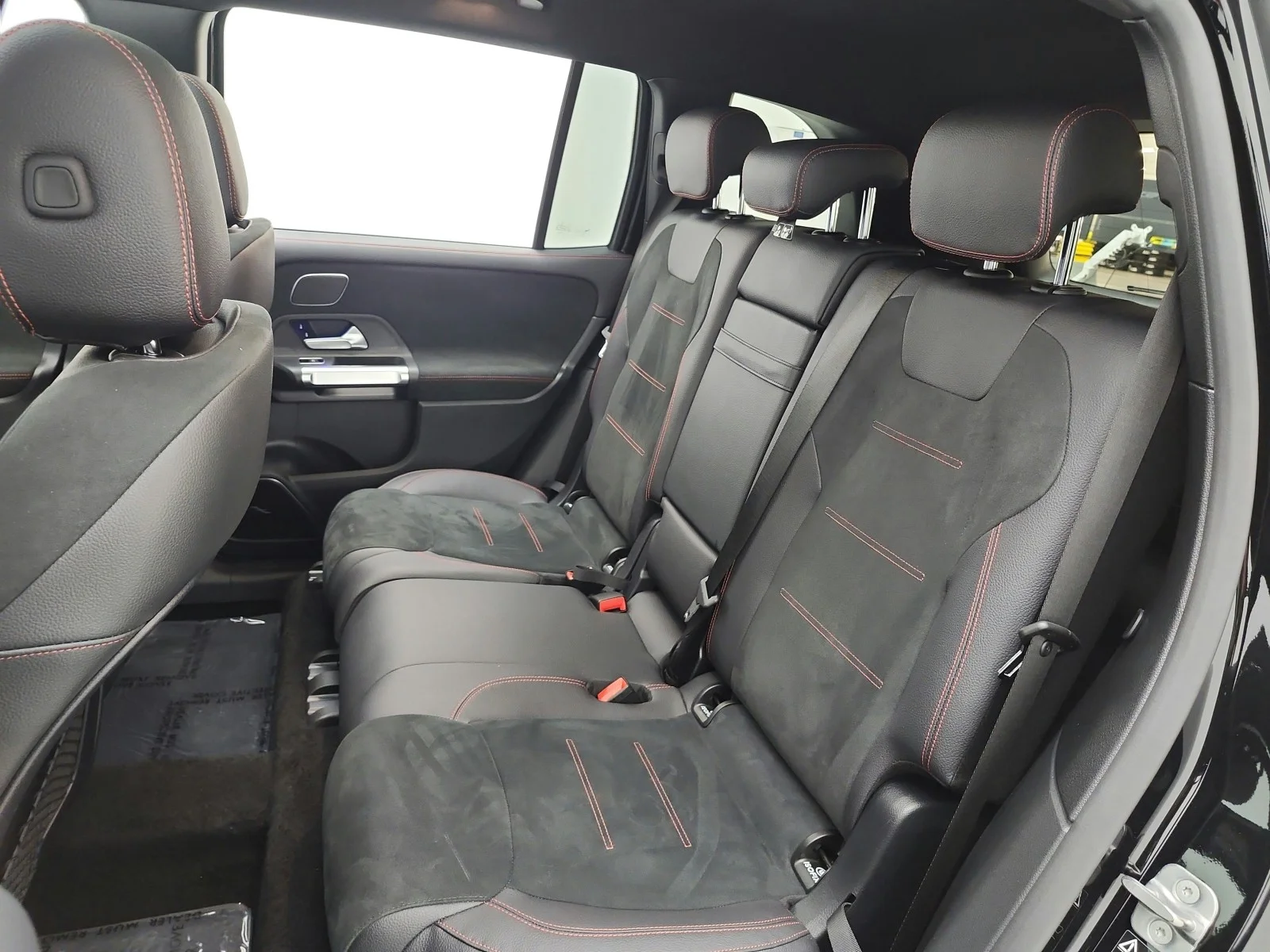Used 2024 Night Black Mercedes-Benz GLB 250 SUV image 16