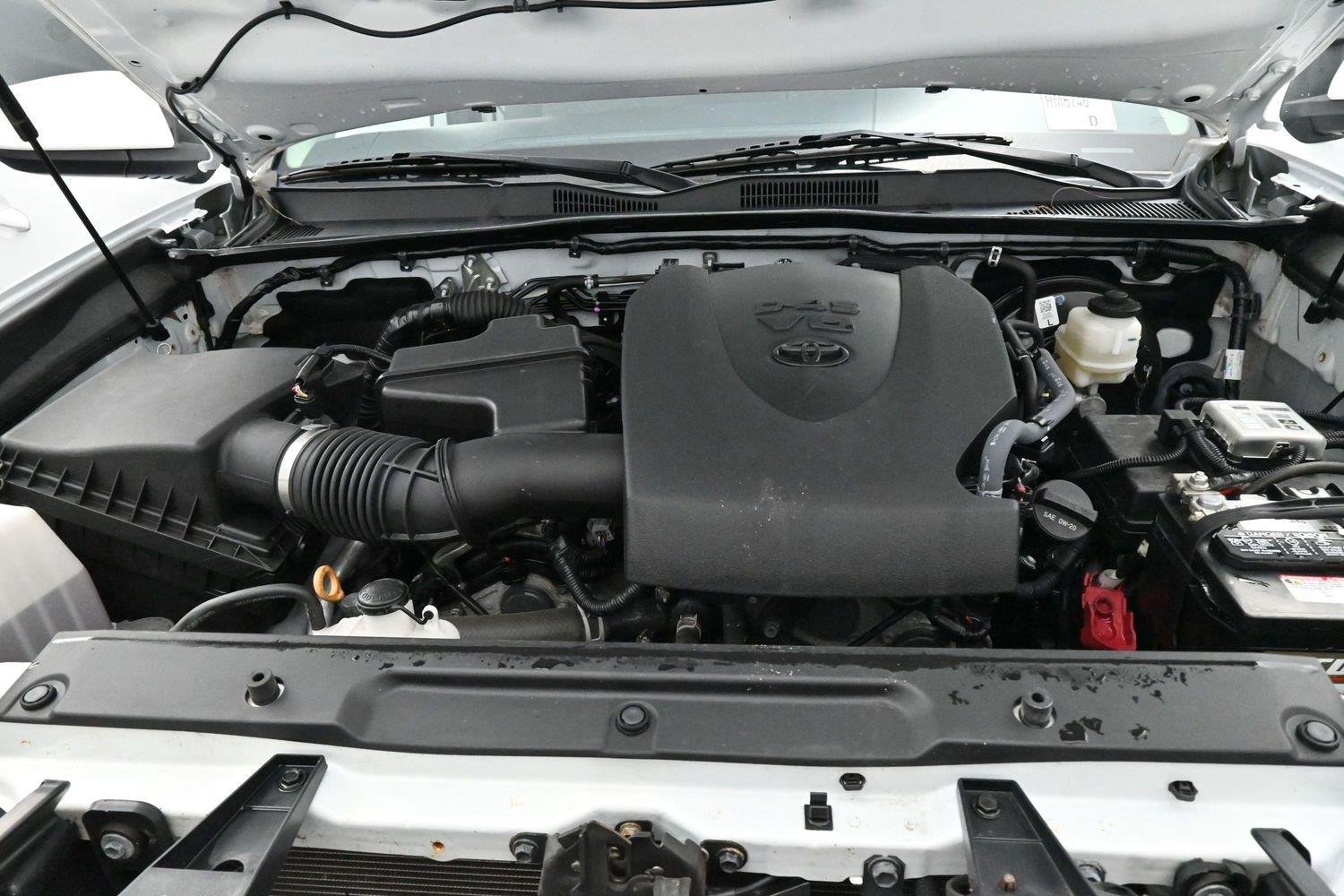 Used 2022 White Toyota SR V6 image 36