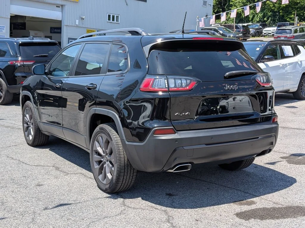 Used 2021 Black Jeep Latitude Lux image 10