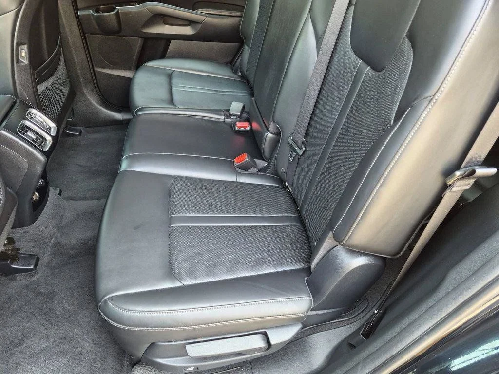 Used 2023 Black Kia X-Line S image 23