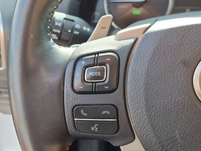 Used 2020 White Lexus 300h image 17