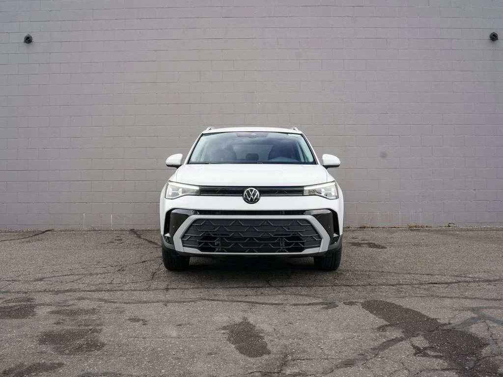 Certified Used 2025 Pure White Volkswagen 1.5T SE image 10