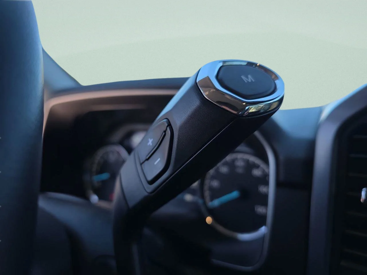 Used 2023 Agate Black Metallic Ford XLT image 35