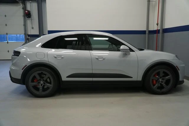 2026 Porsche Macan S - Photo 11